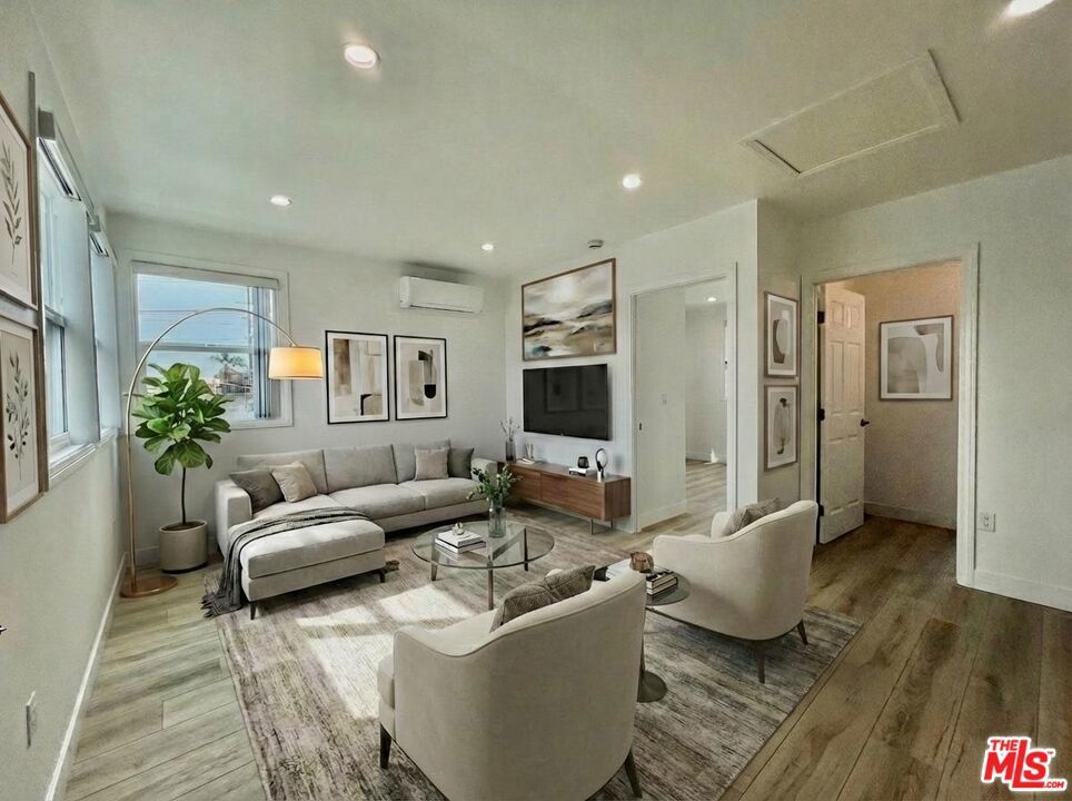 Photo of Listing #26656995