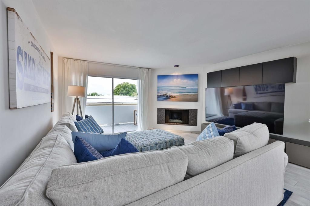 942 D Avenue # B, Coronado