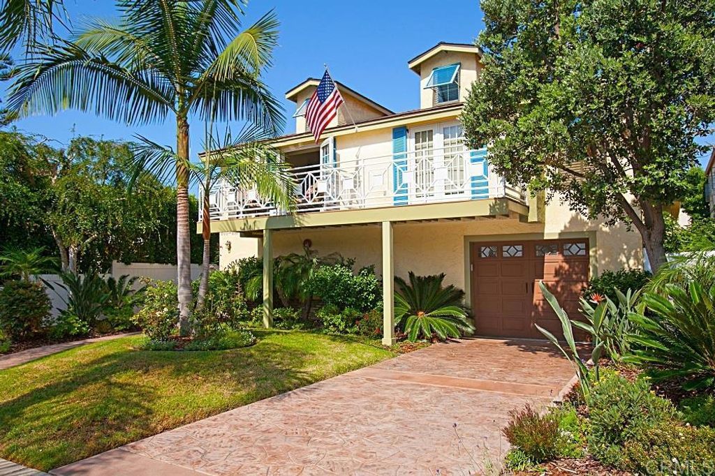814 D Ave, Coronado