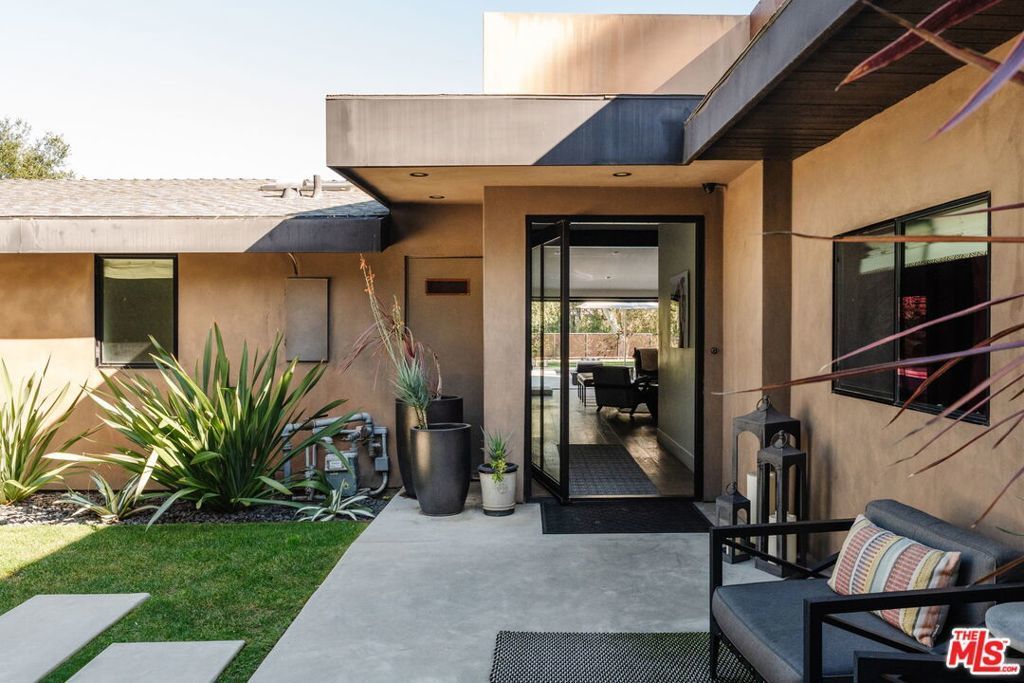 15490 Milldale Drive, Los Angeles