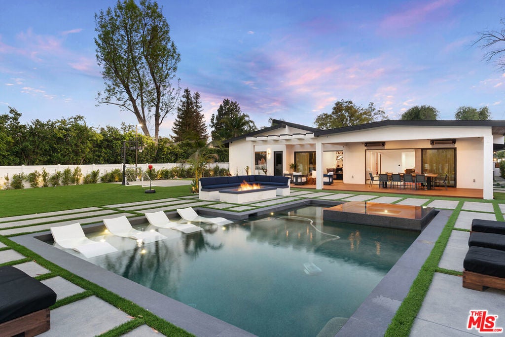 Photo of Listing #26657423