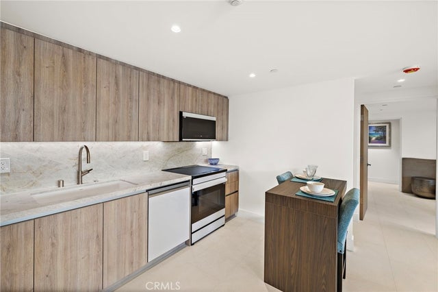 200 Alta Vista Way # B, Laguna Beach.