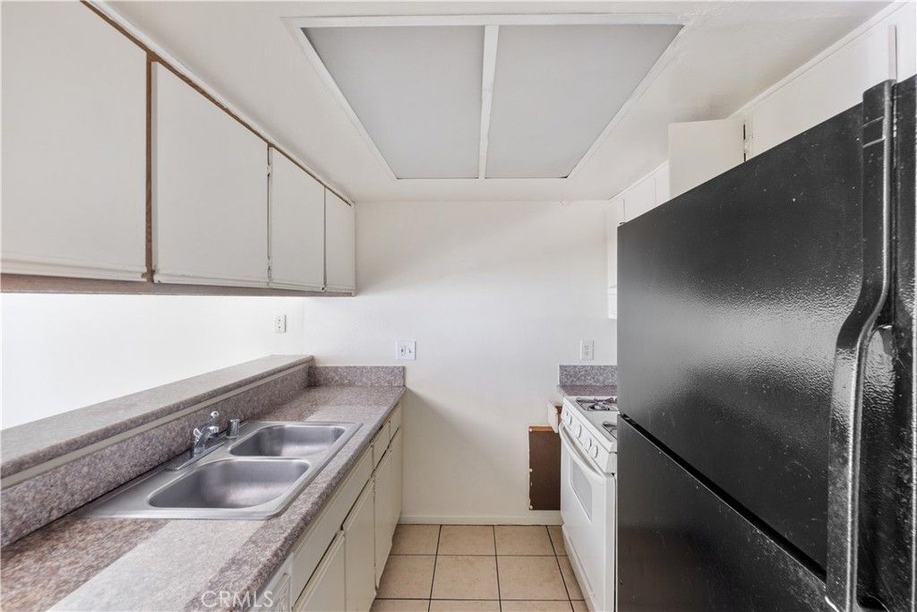 2726 S Menlo Ave., Los Angeles