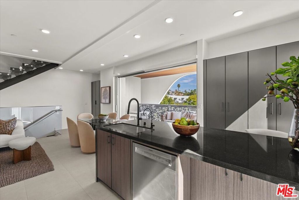 Photo of Listing #26660045