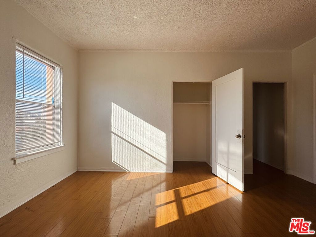 920 S S Hobart Blvd # 302, Los Angeles