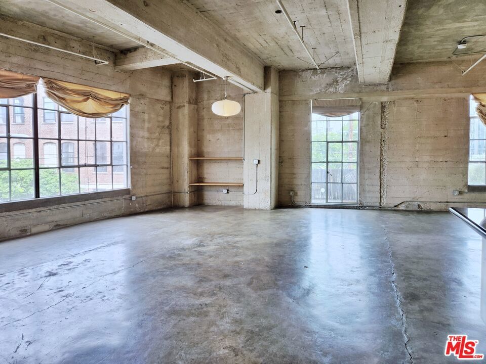 Photo of Listing #26661345