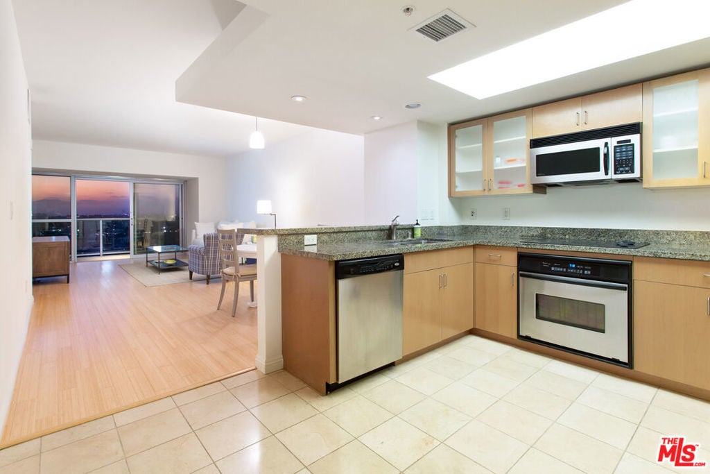 Photo of Listing #26661993