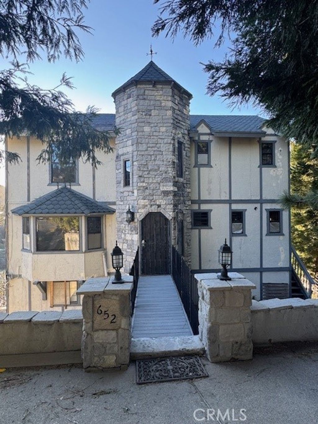 652 Arbula, Crestline