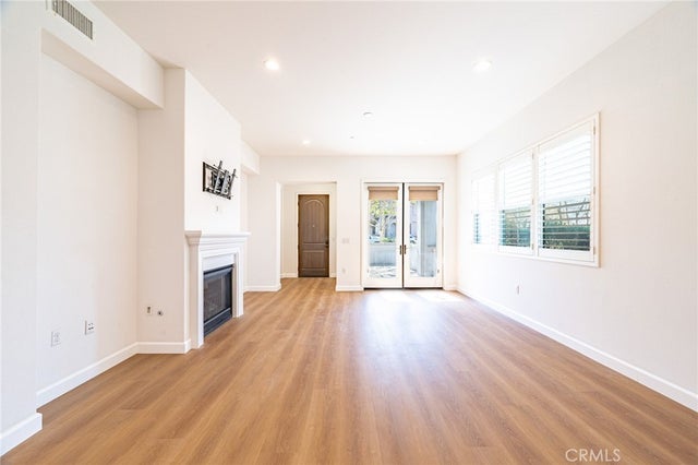 172 Follyhatch, Irvine.