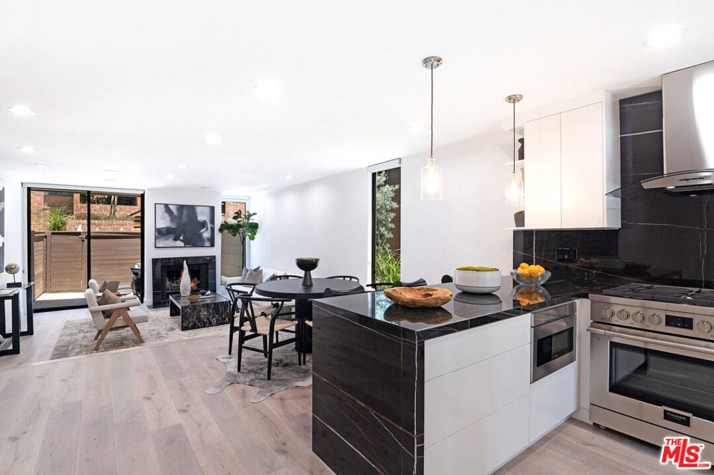 Photo of Listing #26663355