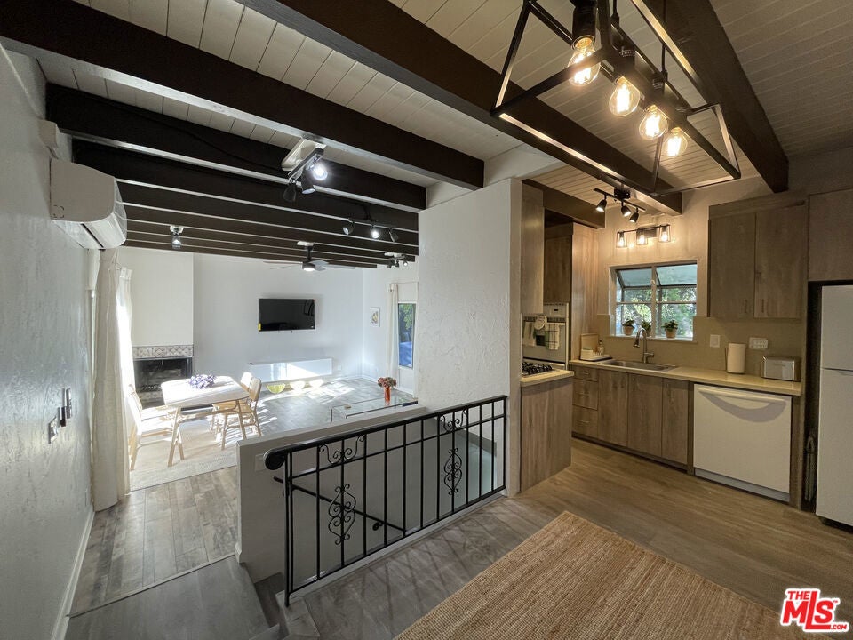 Photo of Listing #26663417