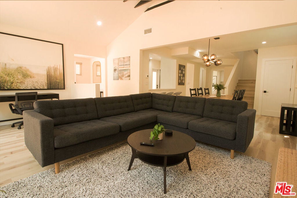 Photo of Listing #26663889