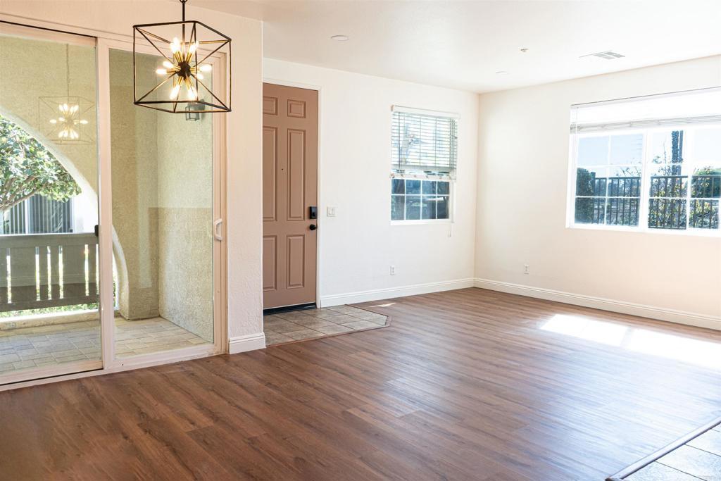 Photo of Listing #PTP2601980