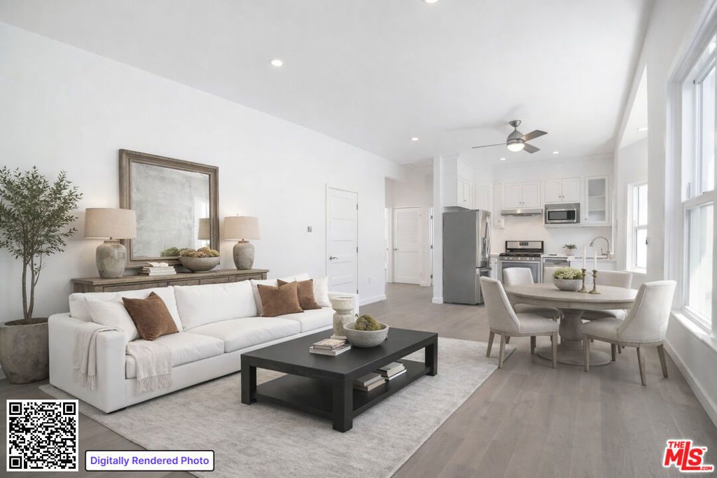 31 Breeze Avenue # B, Venice