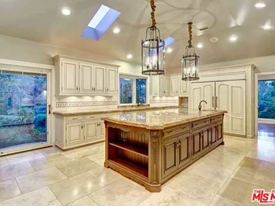 Photo of Listing #26666917