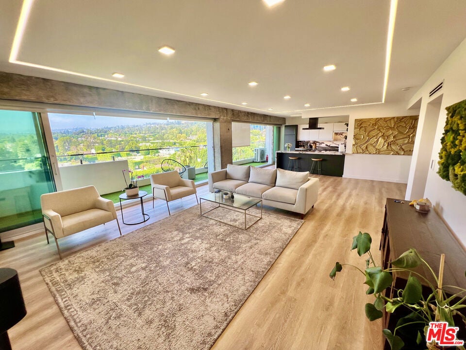 Photo of Listing #26667061