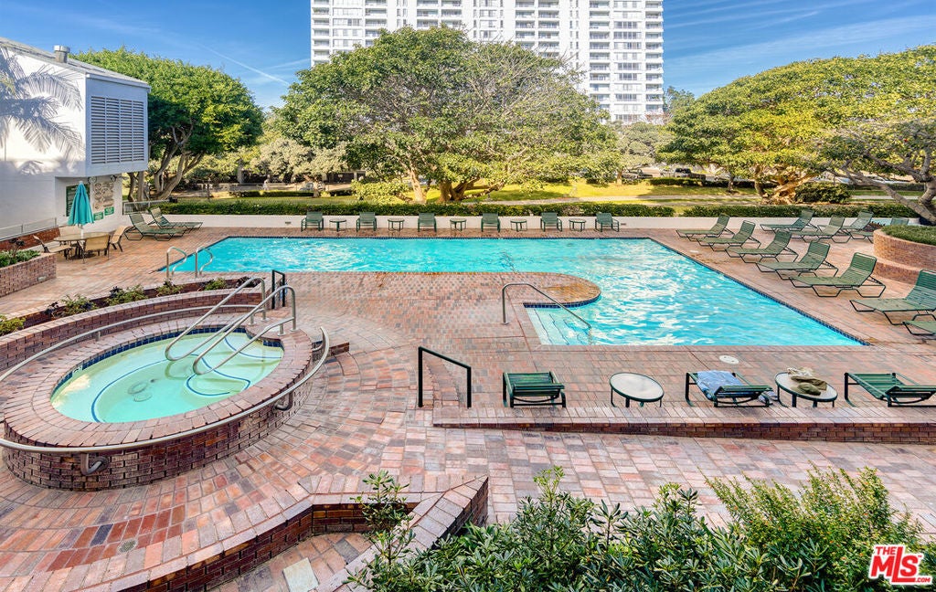 Photo of Listing #26665869