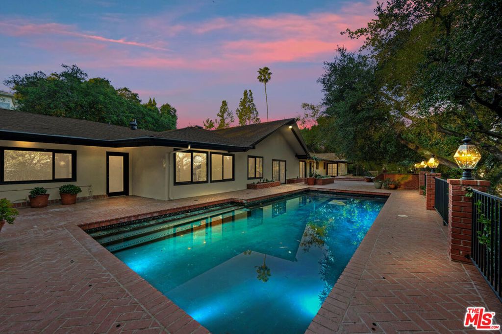 17449 Sumiya Drive, Encino