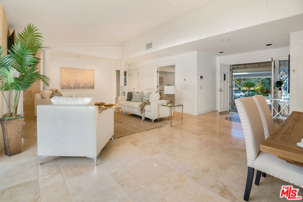 Photo of Listing #26667941