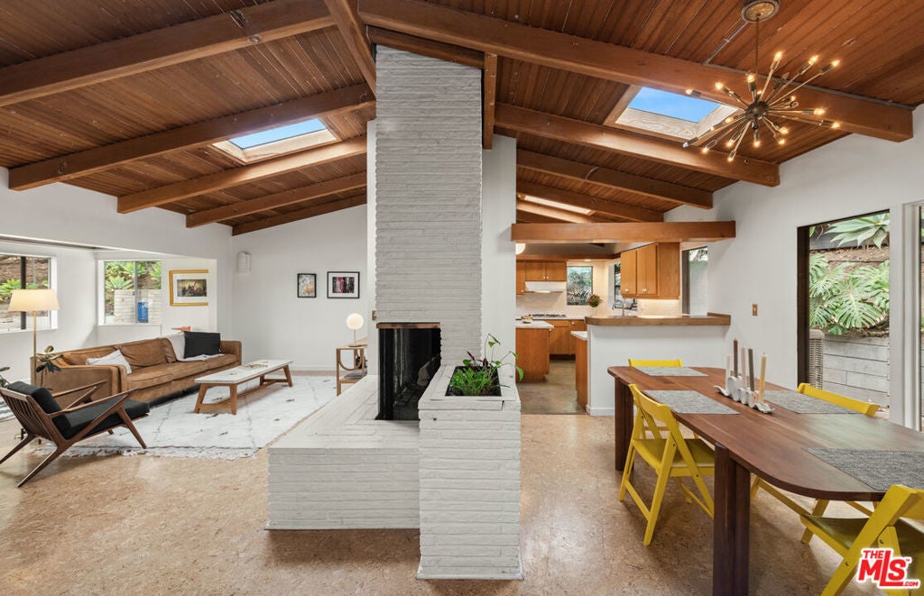 Photo of Listing #26668435