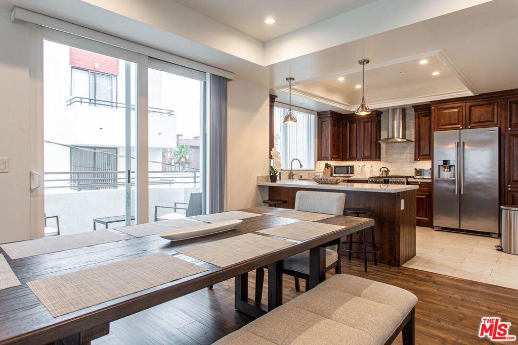 907 S Shenandoah Street # 302, Los Angeles