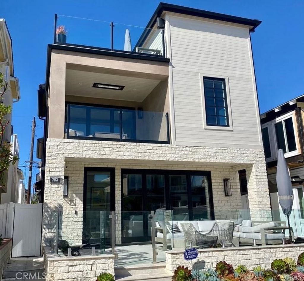 203 Sapphire, Newport Beach