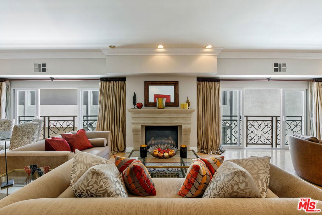 Photo of Listing #26669345