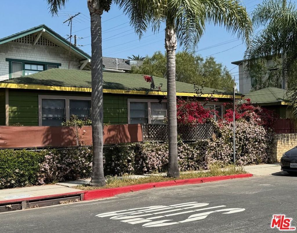 802 Superba Avenue, Venice