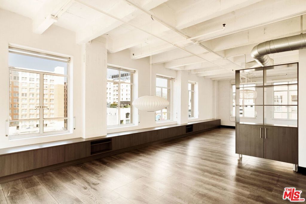 Photo of Listing #26670385