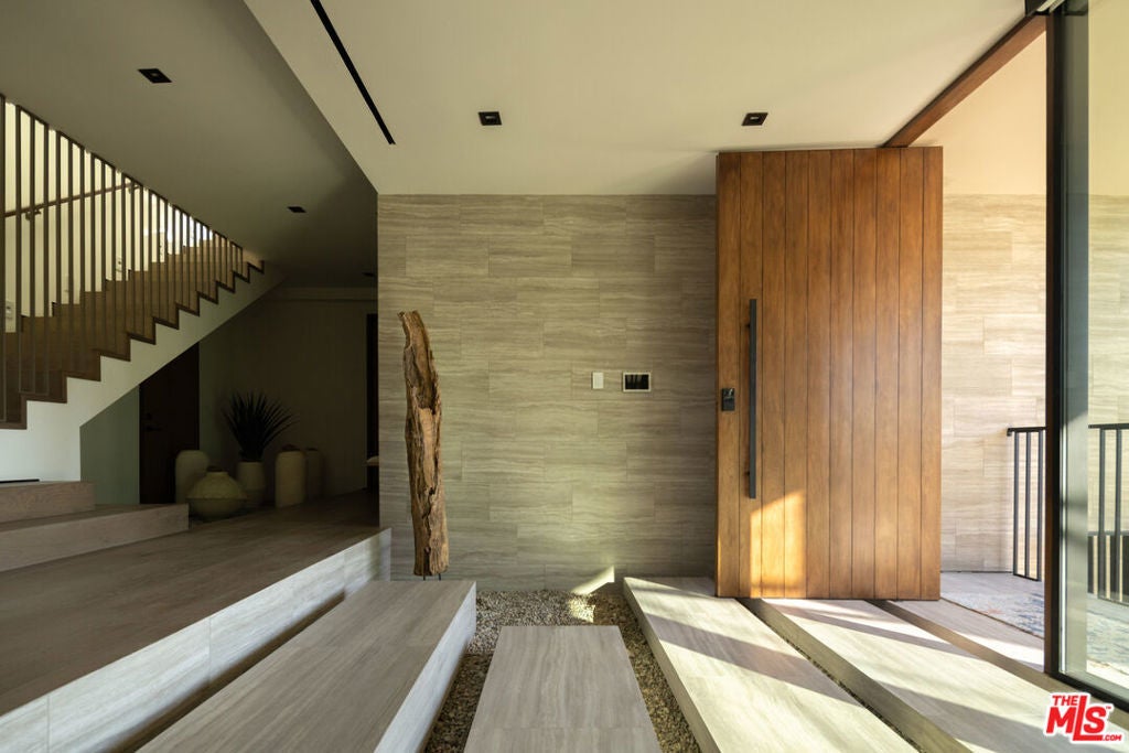 Photo of Listing #26669395