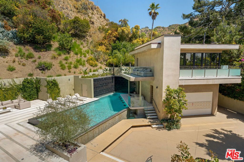 7801 Hillside Avenue, Los Angeles