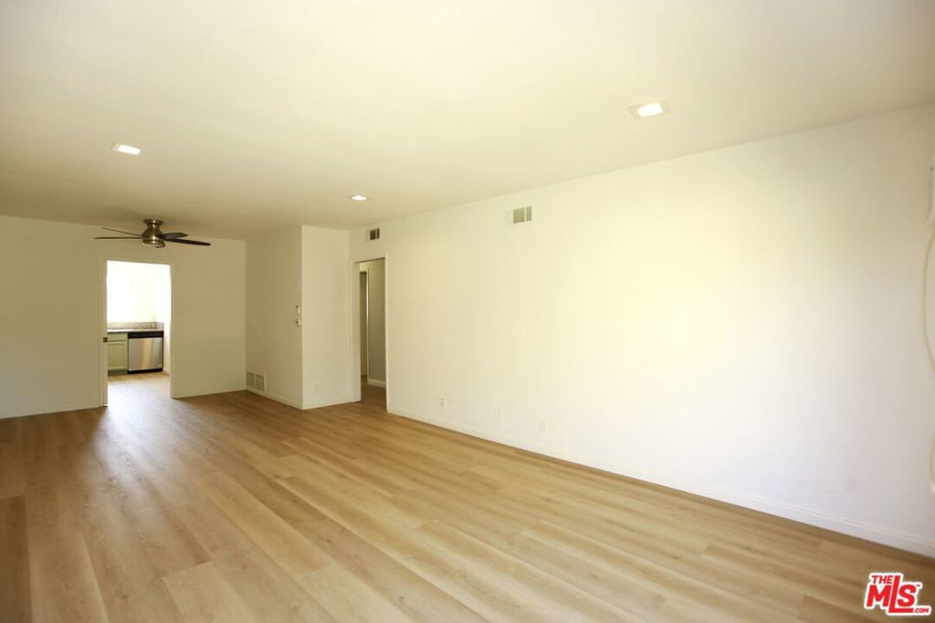 Photo of Listing #26670893