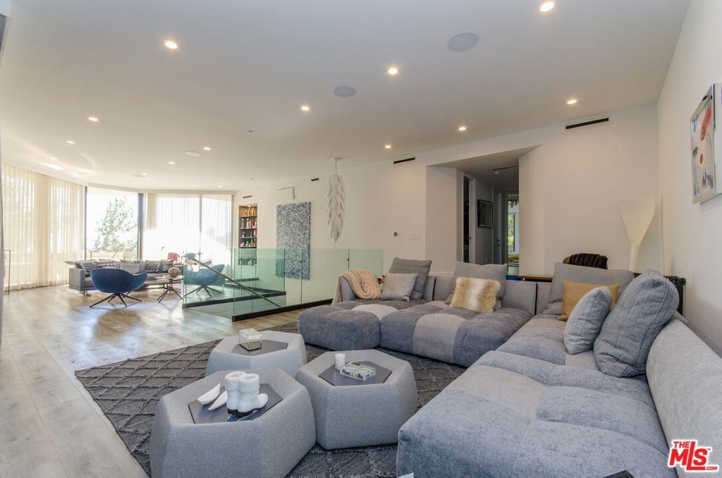 Photo of Listing #26672499