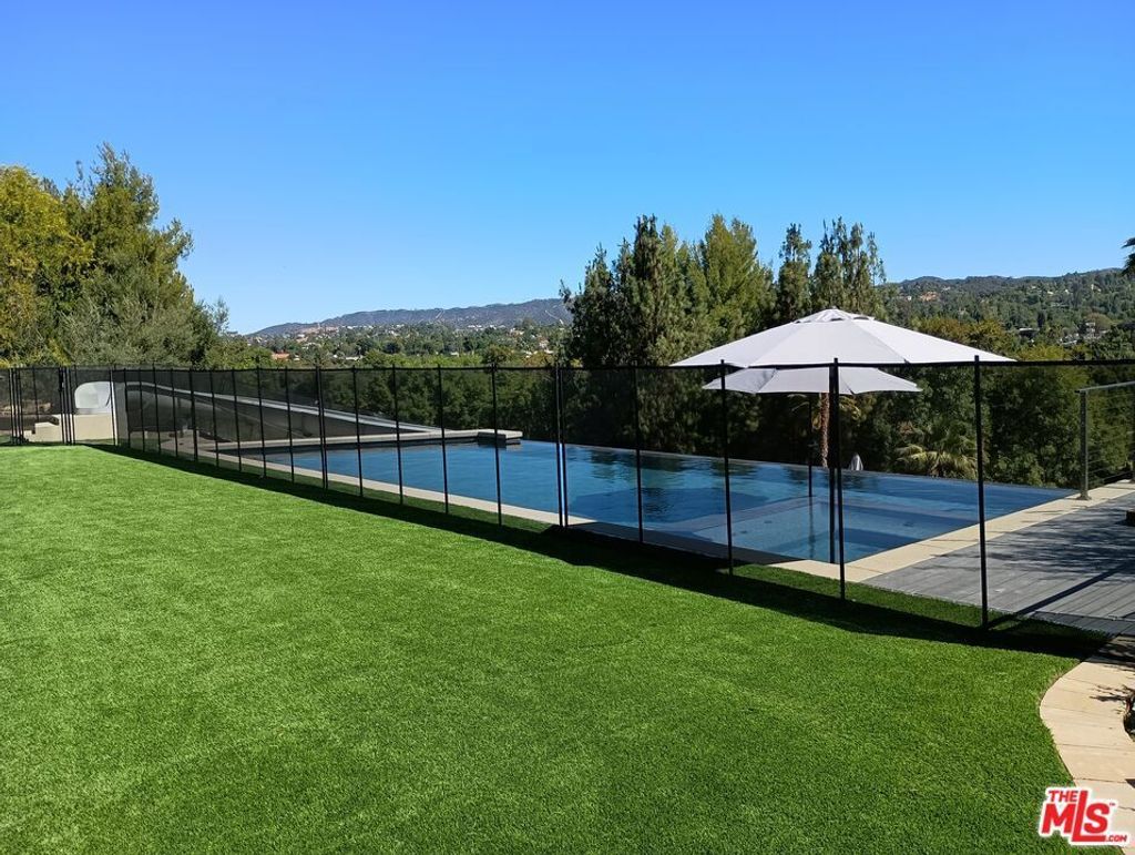 5900 N Winnetka Avenue, Woodland Hills