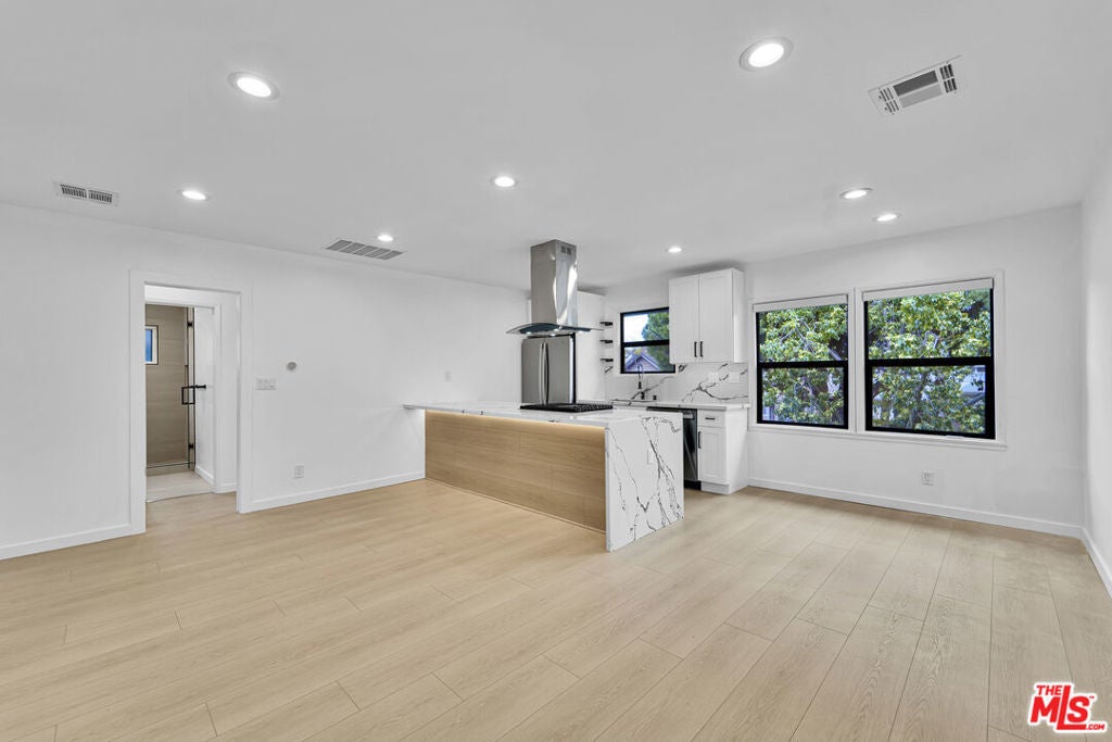 Photo of Listing #26672773