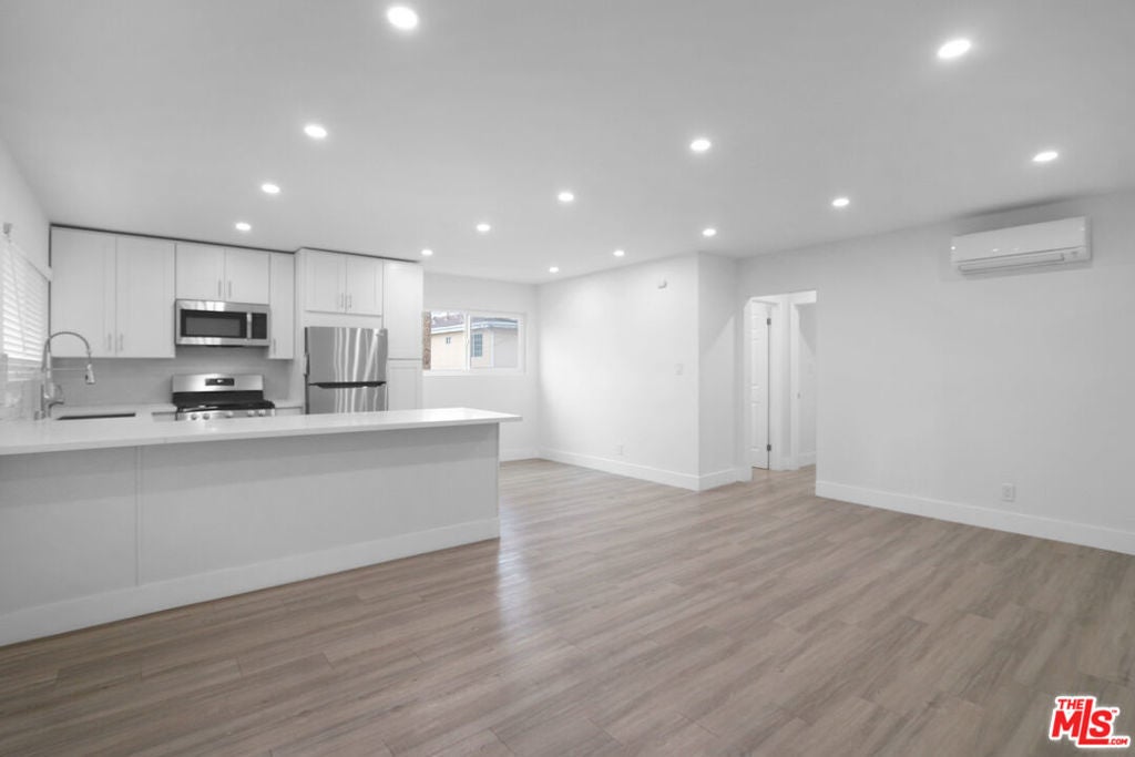 Photo of Listing #26673365