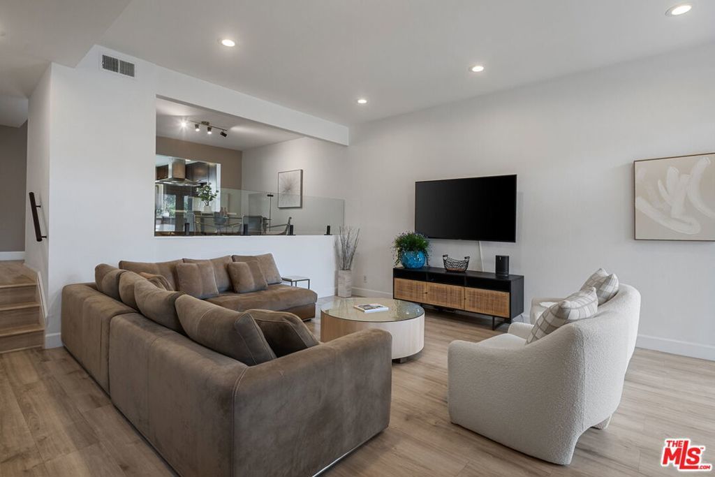 Photo of Listing #26673447