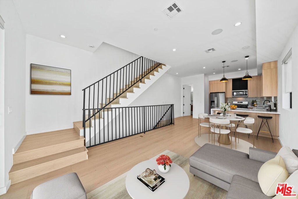 Photo of Listing #26670963