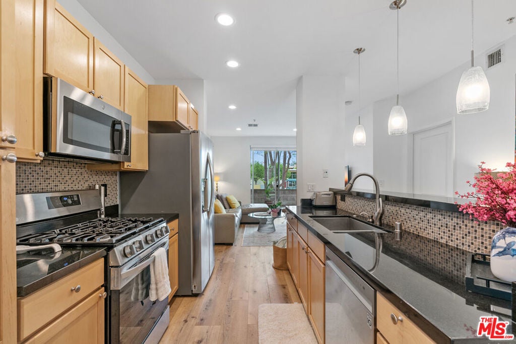 Photo of Listing #26671125