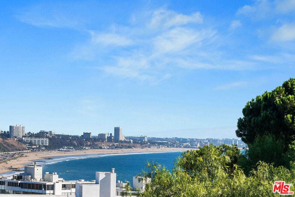 Photo of Listing #26673801