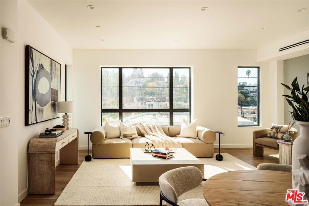 2822 1/2 Avenel Street, Los Angeles