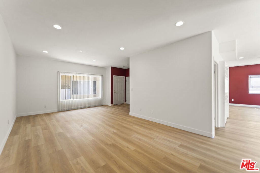 Photo of Listing #26674185