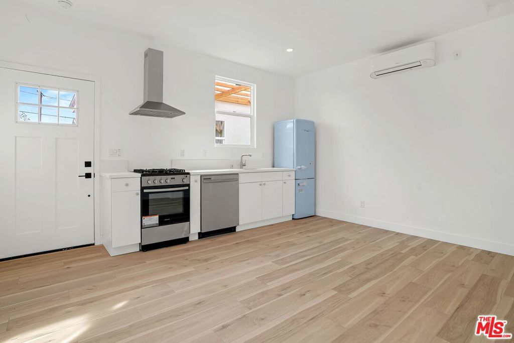 Photo of Listing #26674215