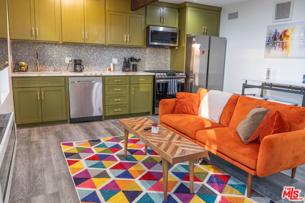 Photo of Listing #26678301