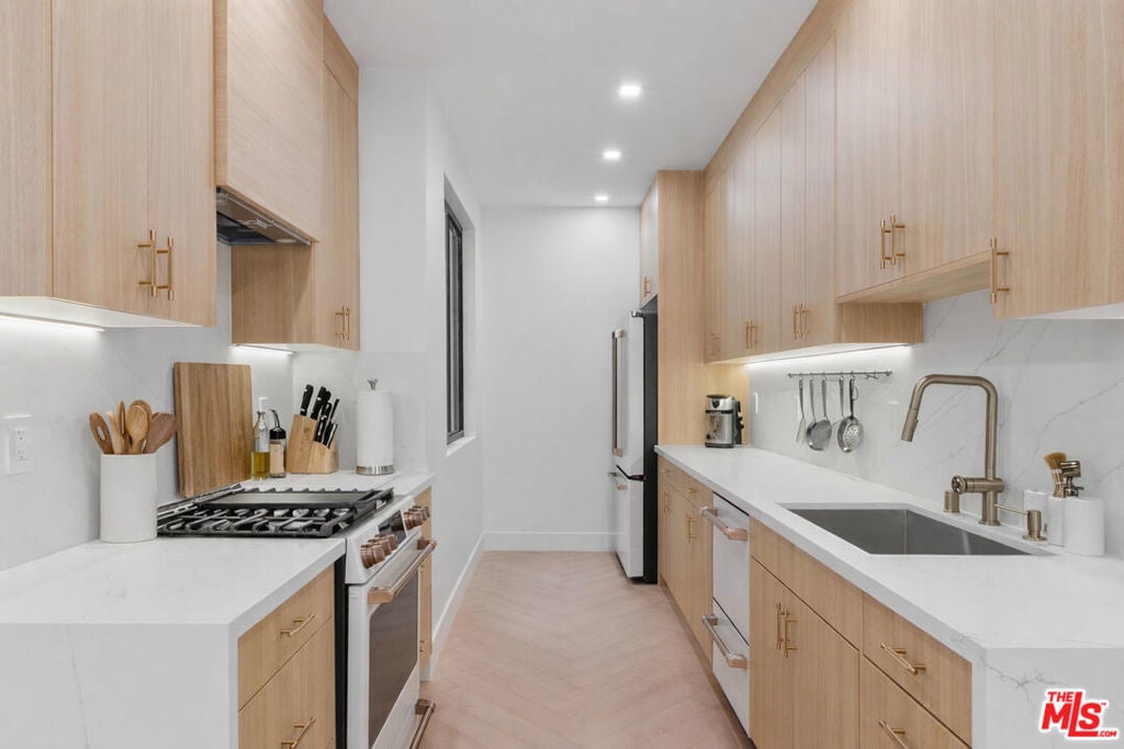 Photo of Listing #26681491