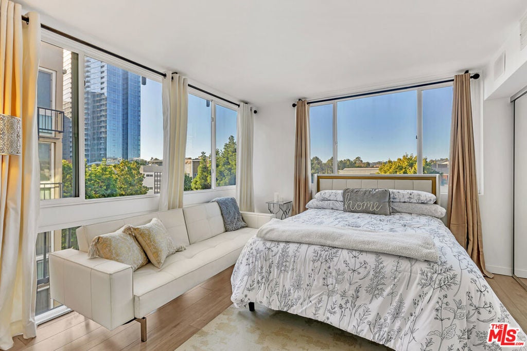 Photo of Listing #26685945