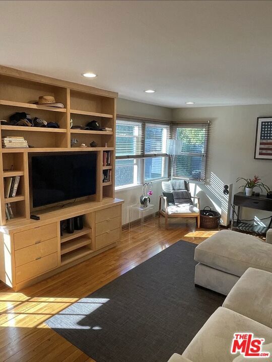 Photo of Listing #26687763