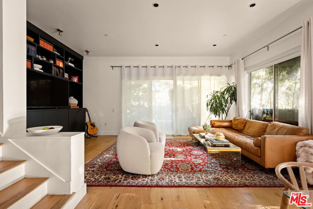 Photo of Listing #26689715