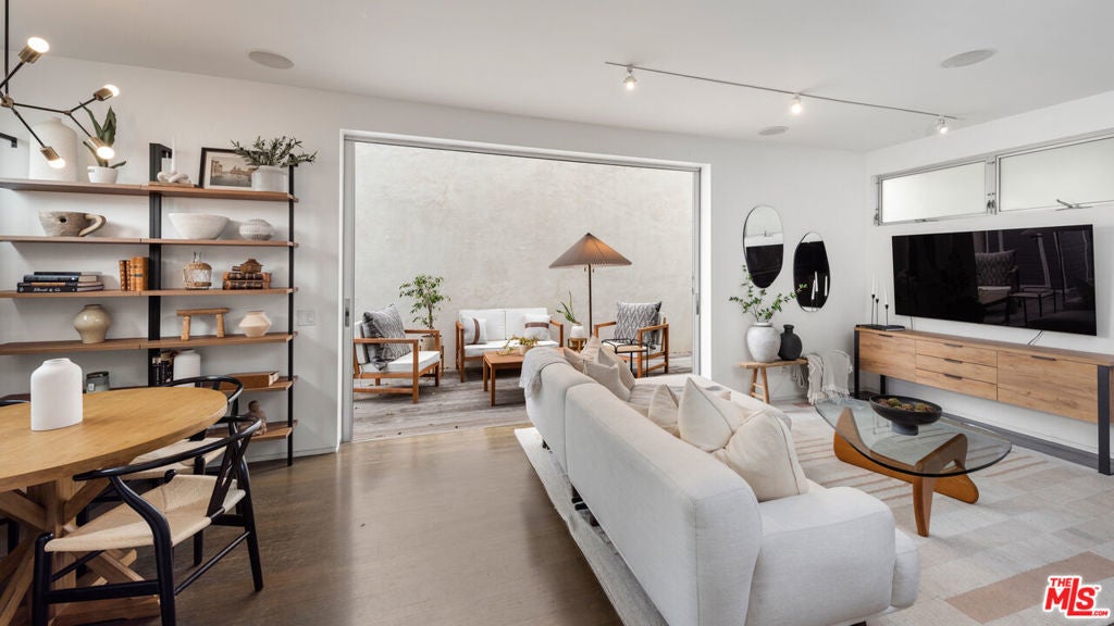 Photo of Listing #26670417