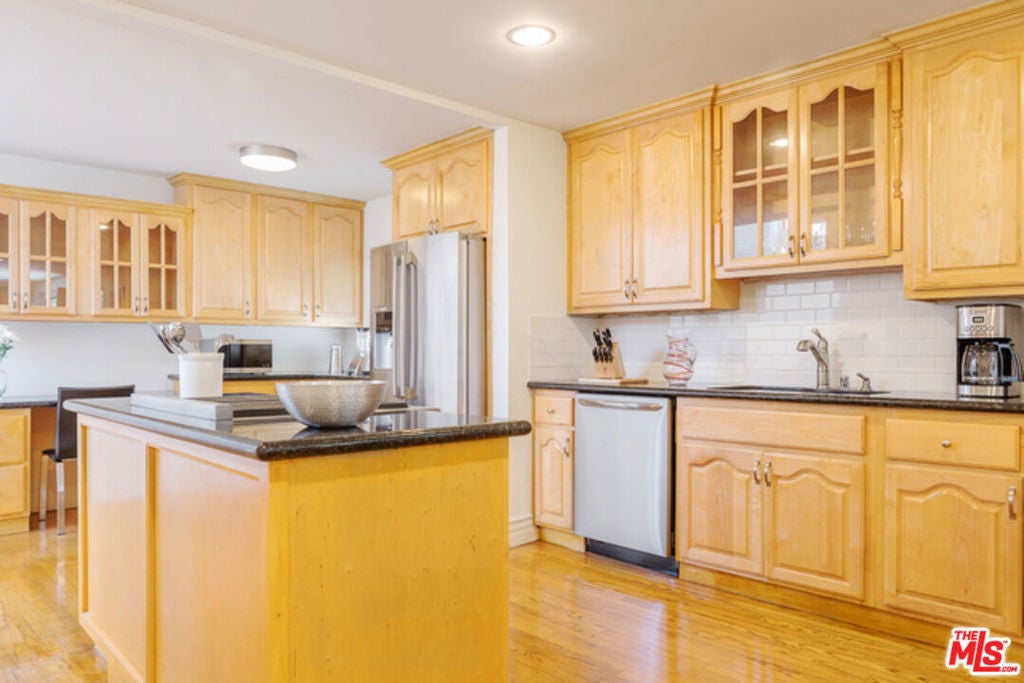 Photo of Listing #26692983